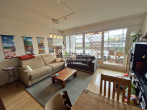 Wohnzimmer mit Balkon - 3-Zimmerwohnung in begehrter Oststadtlage mit PKW Stellplatz