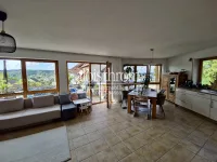 Wohzimmer mit großen Balkon
