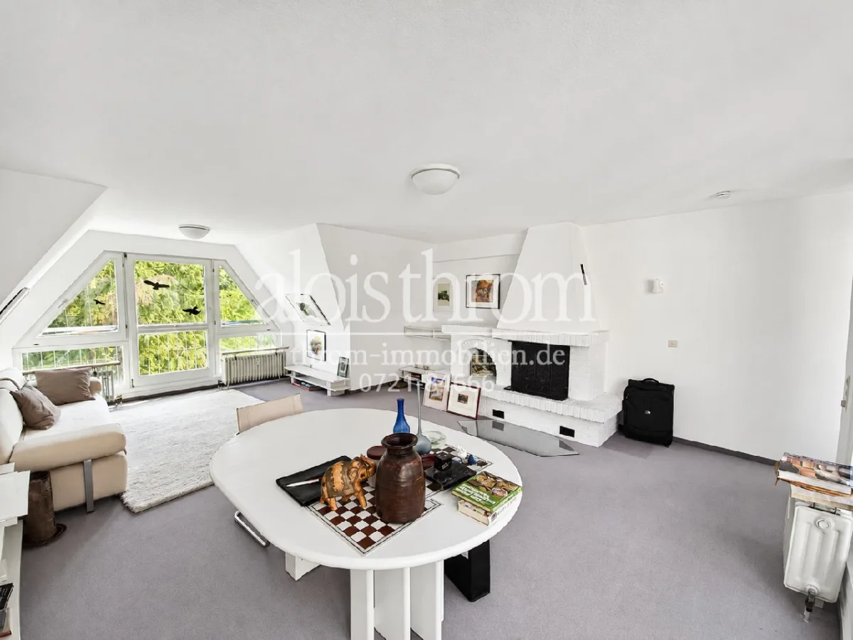Wohnzimmer mit Kamin