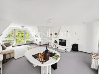 Wohnzimmer mit Kamin