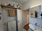 Badezimmer - ERDGESCHOSSWOHNUNG MIT KLEINER KÜCHE UND DUSCHBAD